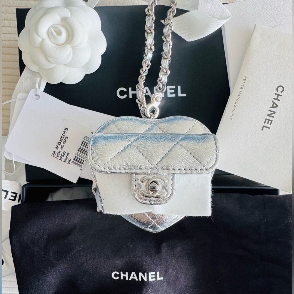 CHANEL Collectible Metallic Silver Heart Mini Bag Charm - Picture 2 of 7